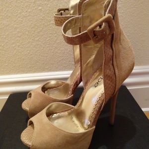 Bebe Lucie High Heels in Beige